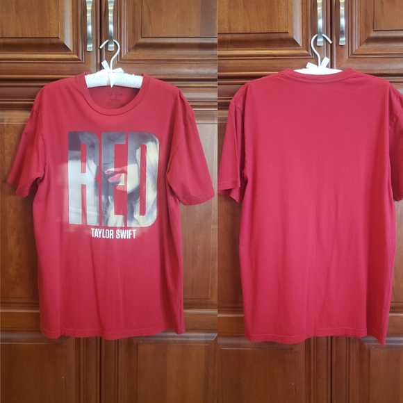 *SALE* Taylor Swift "RED" concert t-shirt / tee, excellent condition, MED - Picture 3 of 5